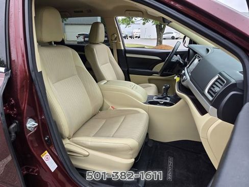 Used 2017 Toyota Highlander Plus FWD image 19