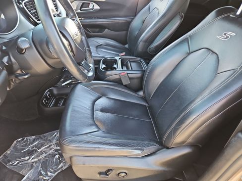 Used 2018 Chrysler Pacifica Touring-L FWD image 20