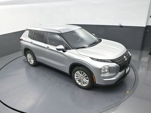 Used 2022 Mitsubishi Outlander ES AWD/4WD image 11
