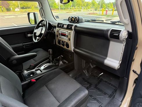 Used 2014 Toyota FJ Cruiser 4WD w/ Convenience Package image 33