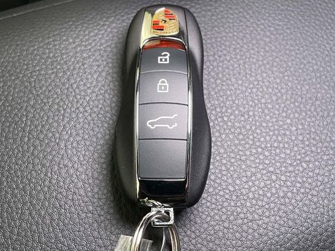 New 2026 Porsche Macan image 45