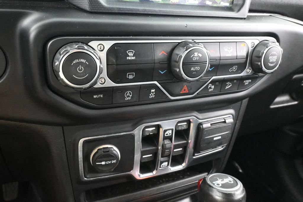 Used 2018 Jeep Wrangler Unlimited Sahara AWD/4WD image 21