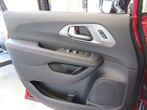 New 2026 Chrysler Pacifica Select image 18