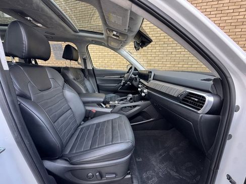 Used 2024 Kia Telluride SX Prestige w/ Towing Package image 11