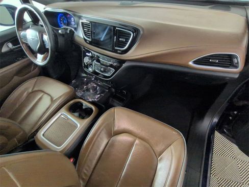 Used 2020 Chrysler Pacifica Limited image 27