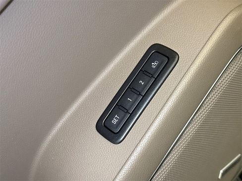 Used 2018 Chevrolet Suburban Premier image 24