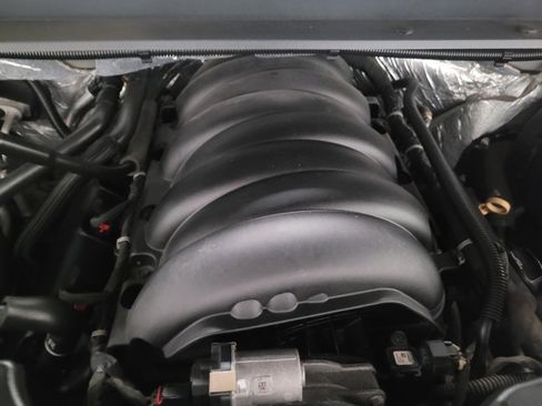 Used 2018 Chevrolet Suburban Premier RWD image 30