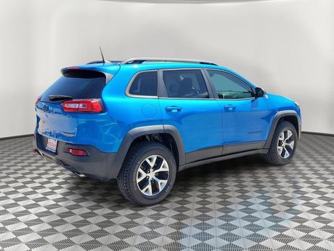 Used 2018 Jeep Cherokee Trailhawk AWD/4WD image 2