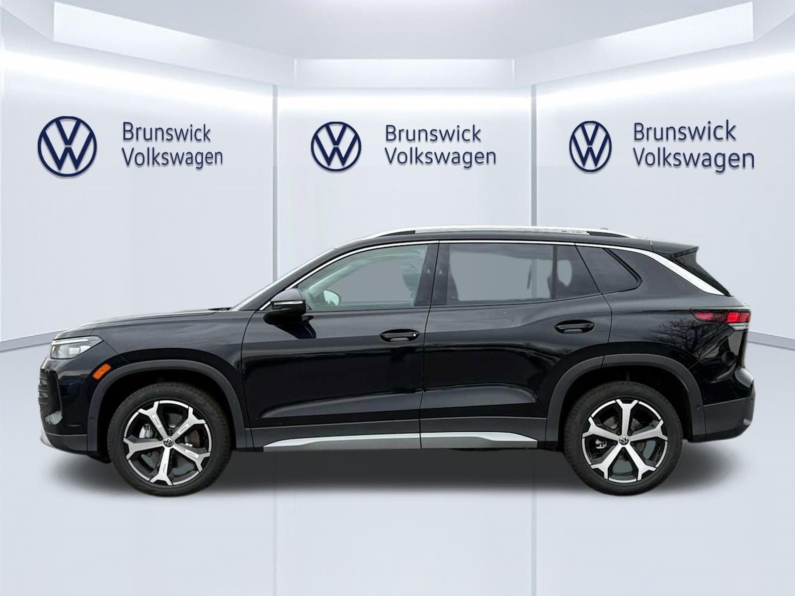 New 2026 Volkswagen Tiguan SE AWD/4WD image 3