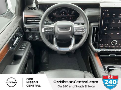 Used 2025 GMC Yukon XL Denali AWD/4WD image 15