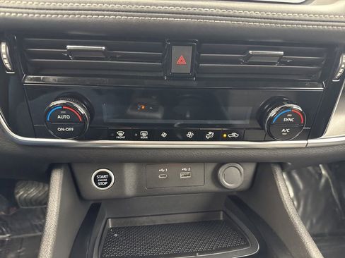 Used 2022 Nissan Rogue SV AWD/4WD image 18