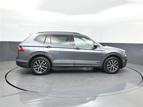 Used 2021 Volkswagen Tiguan SE image 28