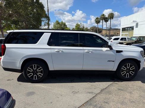 Used 2024 GMC Yukon XL AT4 w/ AT4 Premium Plus Package AWD/4WD image 17