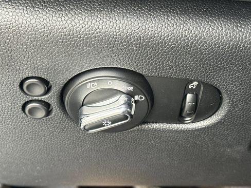 Used 2019 MINI Cooper 2-Door Hardtop image 28