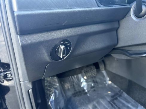 Used 2024 Volkswagen Jetta SE image 18