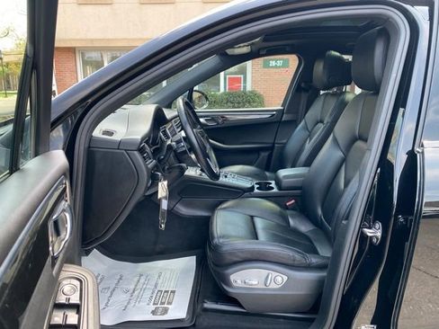 Used 2017 Porsche Macan image 25