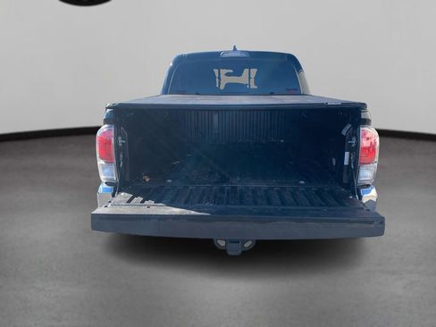 Used 2022 Toyota Tacoma TRD Off-Road image 11