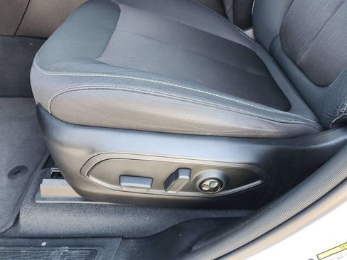 Used 2023 Jeep Grand Cherokee L Laredo RWD image 12