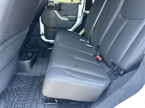 Used 2018 Jeep Wrangler Unlimited Sport S AWD/4WD image 23