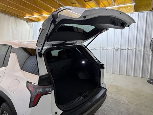 Used 2025 Chevrolet Equinox LT FWD image 10
