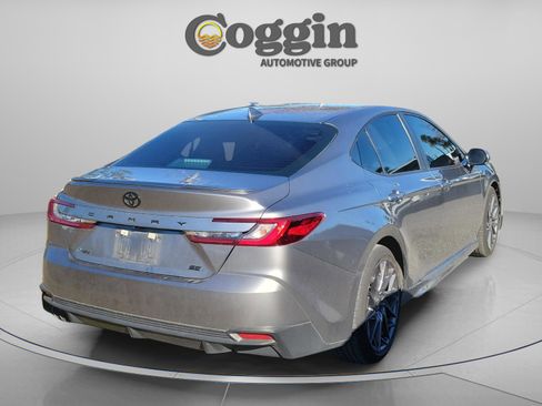 Used 2025 Toyota Camry SE image 6