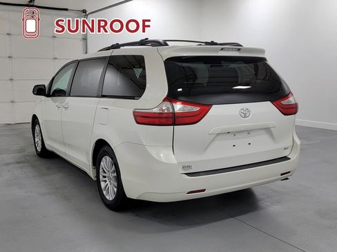 Used 2015 Toyota Sienna XLE FWD image 7