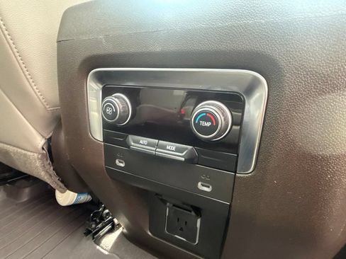 Used 2021 Chevrolet Tahoe Z71 AWD/4WD image 32