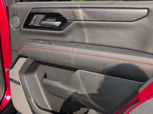 Certified 2025 GMC Yukon AT4 Ultimate AWD/4WD image 39