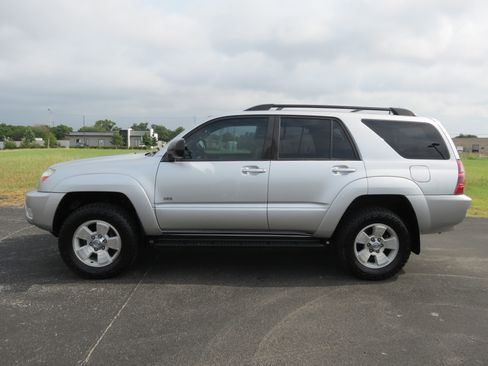 Used 2004 Toyota 4Runner SR5 RWD image 3
