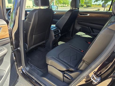 Used 2025 Volkswagen Atlas SE AWD/4WD image 16