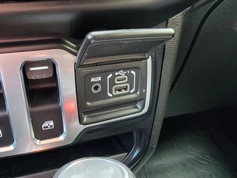 Used 2022 Jeep Wrangler Sport image 50