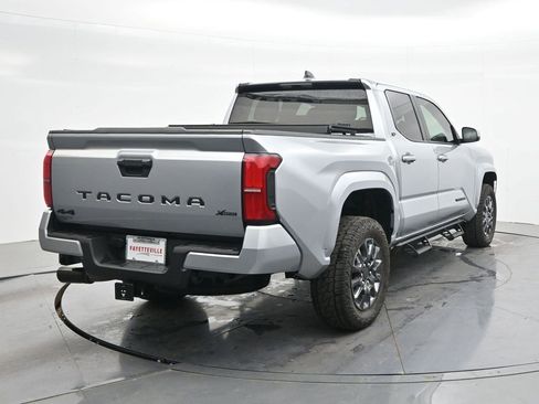Used 2025 Toyota Tacoma SR5 AWD/4WD image 5