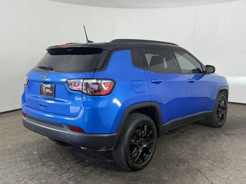 Used 2024 Jeep Compass Latitude w/ Convenience Group AWD/4WD image 9