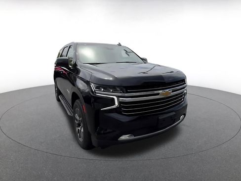 Used 2023 Chevrolet Tahoe LT w/ Luxury Package AWD/4WD image 3