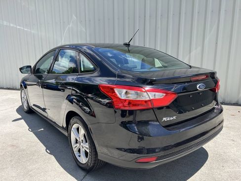 Used 2014 Ford Focus SE w/ SE Winter Package FWD image 5