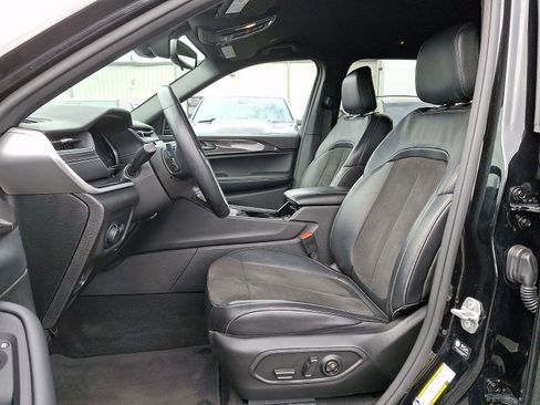 Certified 2022 Jeep Grand Cherokee L Laredo image 14