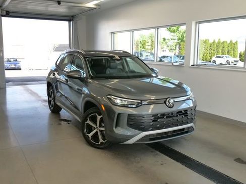 New 2026 Volkswagen Tiguan SE AWD/4WD image 1