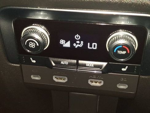 Used 2024 GMC Yukon Denali Ultimate AWD/4WD image 35