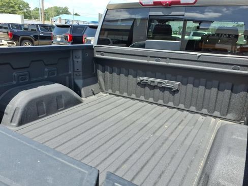 Used 2024 GMC Sierra 1500 AT4 w/ Technology Package AWD/4WD image 16