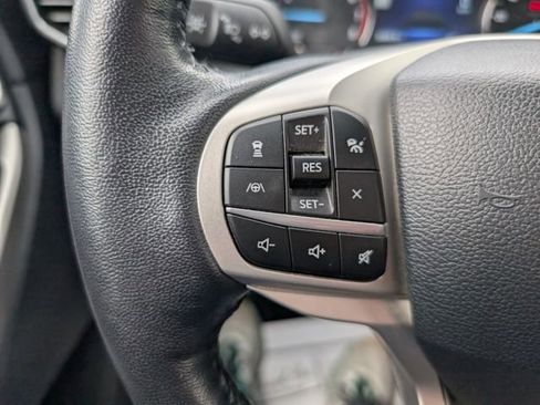 Certified 2022 Ford Explorer XLT w/ Equipment Group 202A image 10