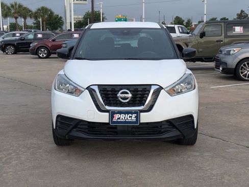Used 2020 Nissan Kicks S image 2