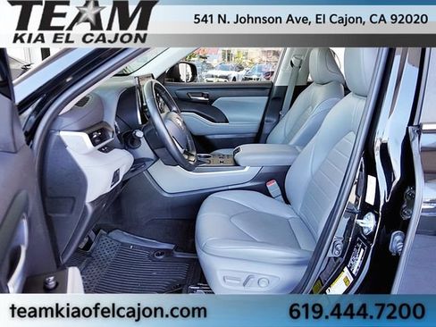 Used 2023 Toyota Highlander XLE FWD image 14