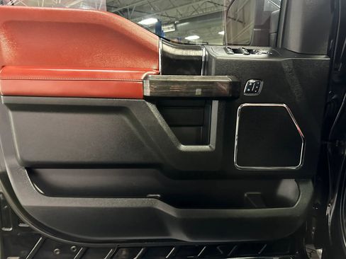 Used 2018 Ford F150 Platinum w/ Equipment Group 701A Luxury AWD/4WD image 12