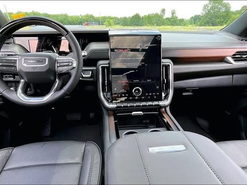 New 2026 GMC Yukon Denali w/ Denali Reserve Package AWD/4WD image 5
