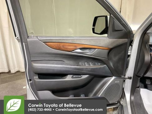 Used 2016 Cadillac Escalade Luxury image 26