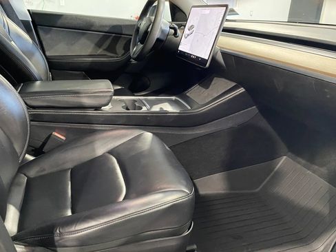 Used 2021 Tesla Model Y Long Range image 6