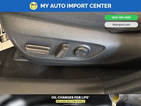 Used 2025 Toyota RAV4 XLE AWD/4WD image 13