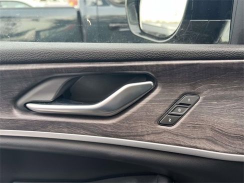 Certified 2023 Jeep Grand Cherokee Limited w/ Black Appearance Package image 21