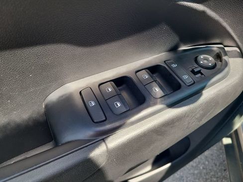 Used 2025 Hyundai Venue SEL FWD image 11