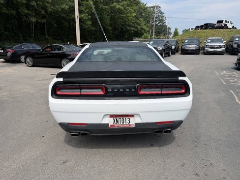 Used 2012 Dodge Challenger R/T RWD image 4